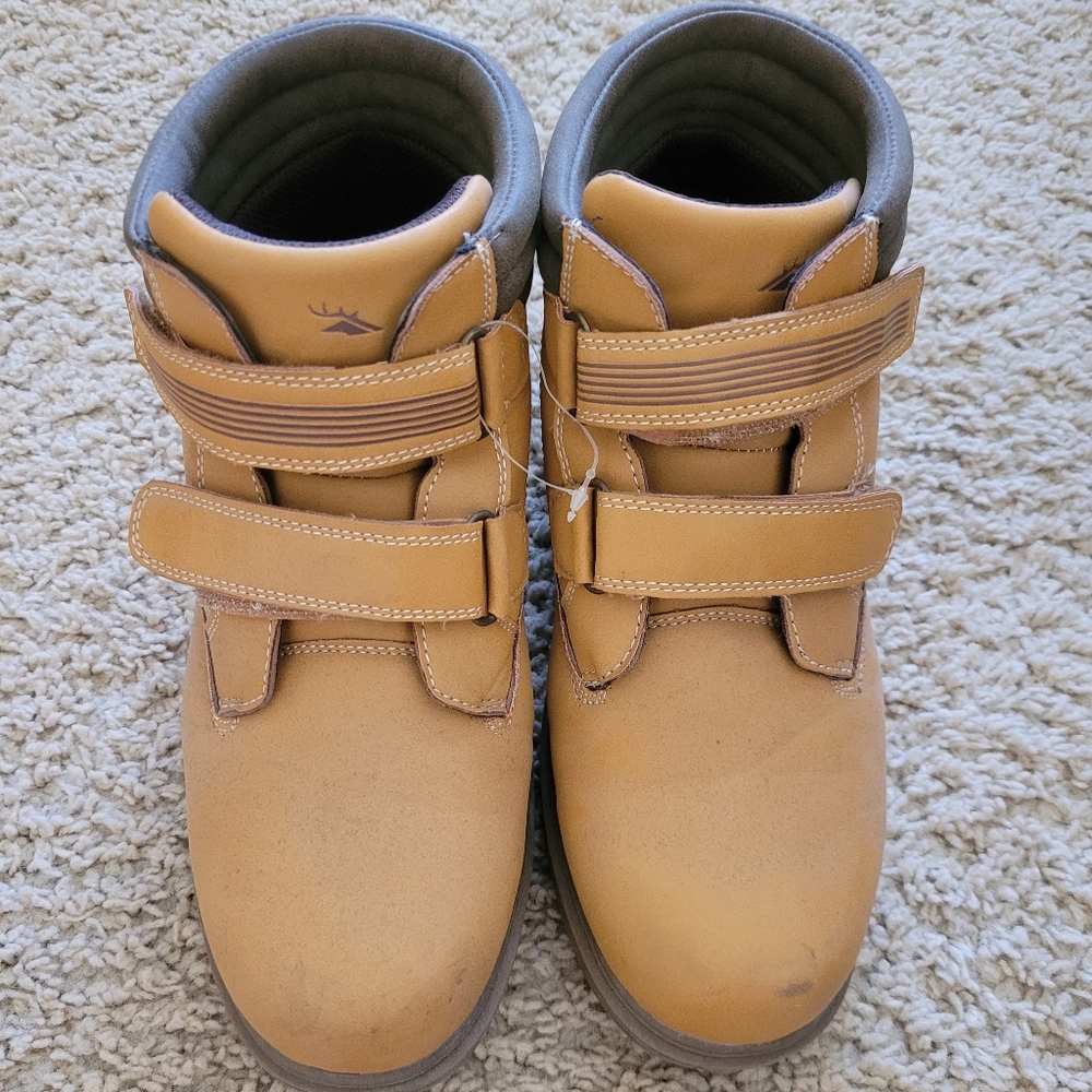 Deer Stags ankle boots in Size 6M for Children,  Tan,  new